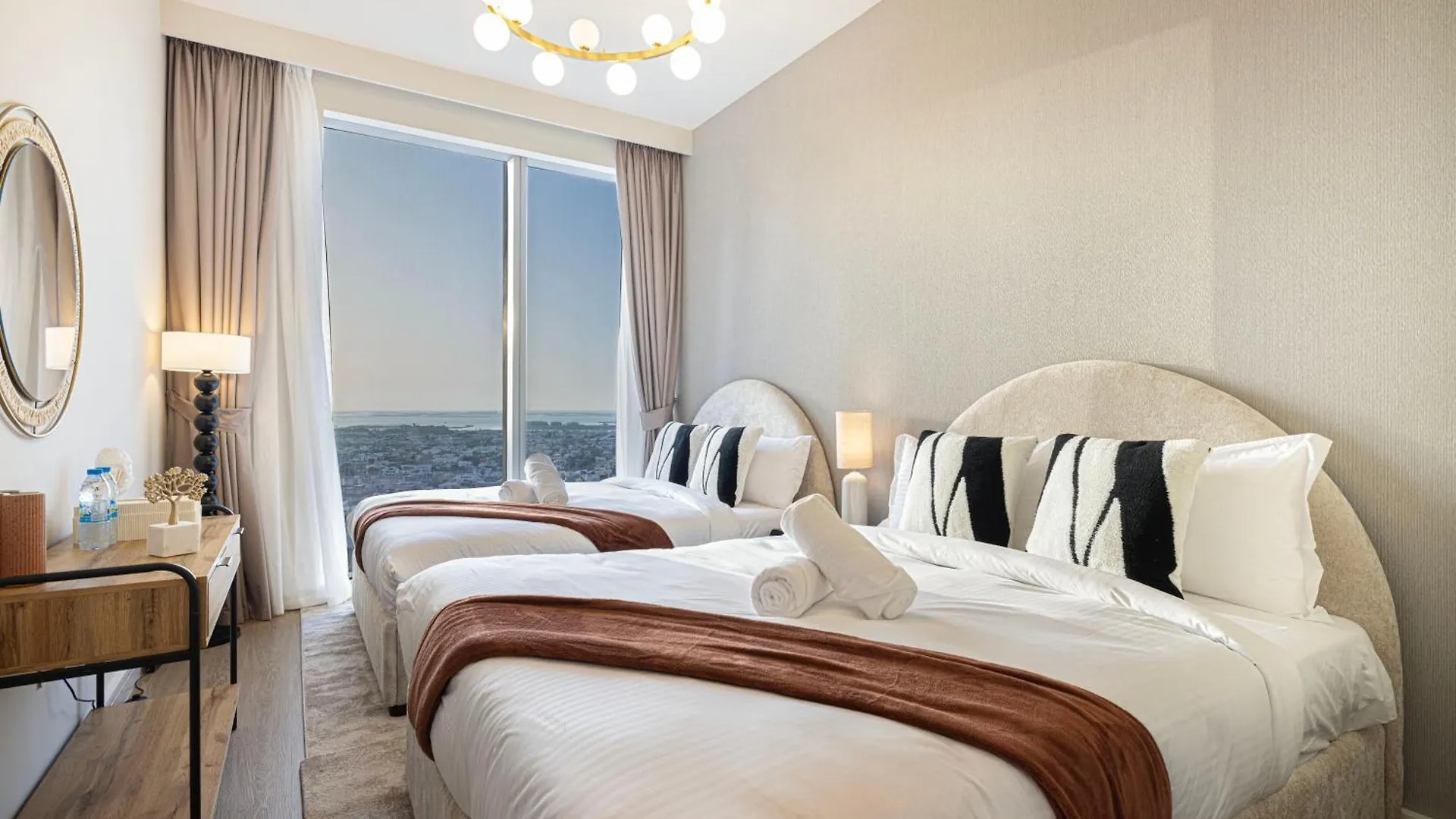 Magnificent - Cozy 2 Bhk Retreat In Downtown Dubai Apartment