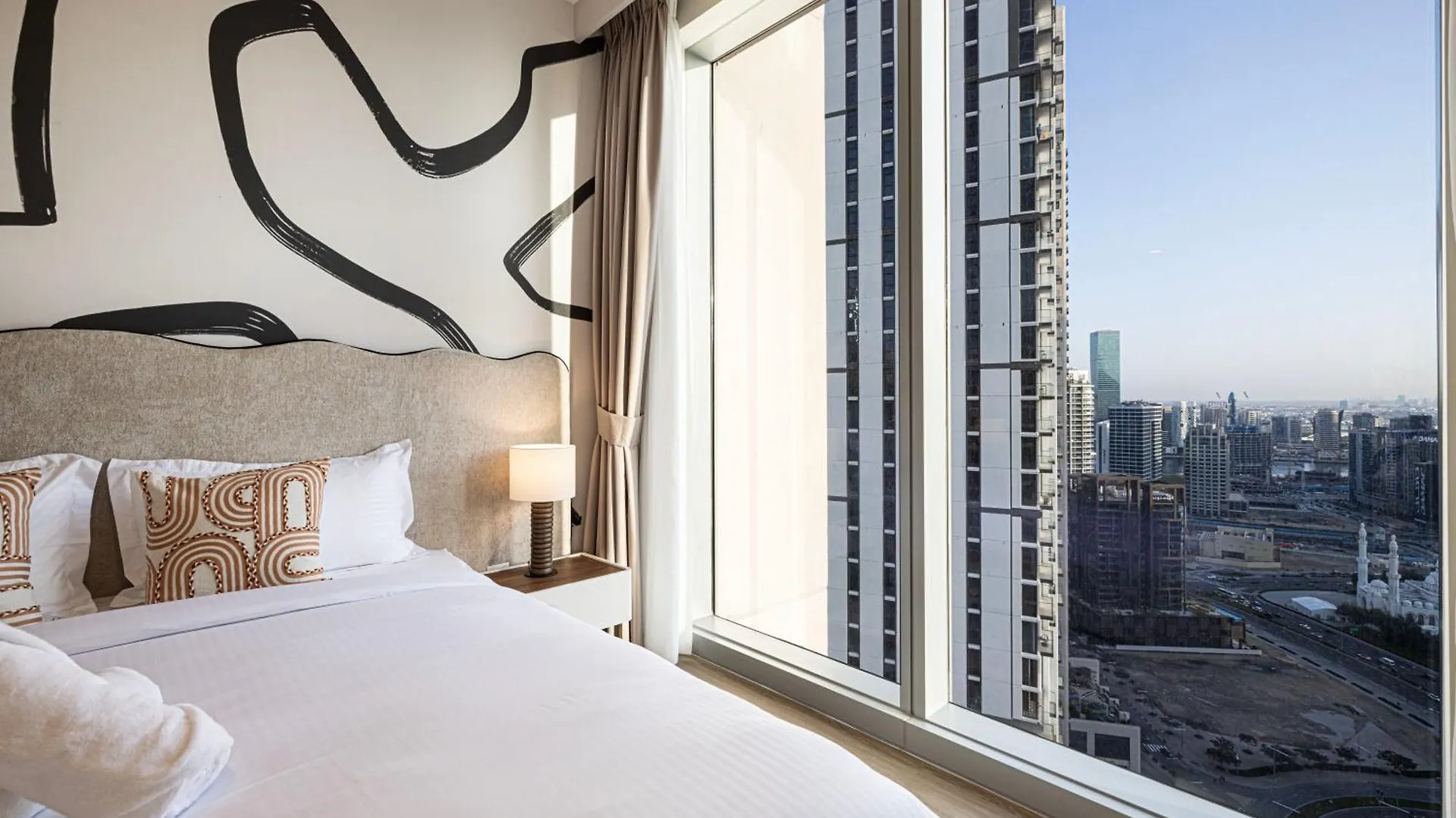 Magnificent - Cozy 2 Bhk Retreat In Downtown Dubai Apartment