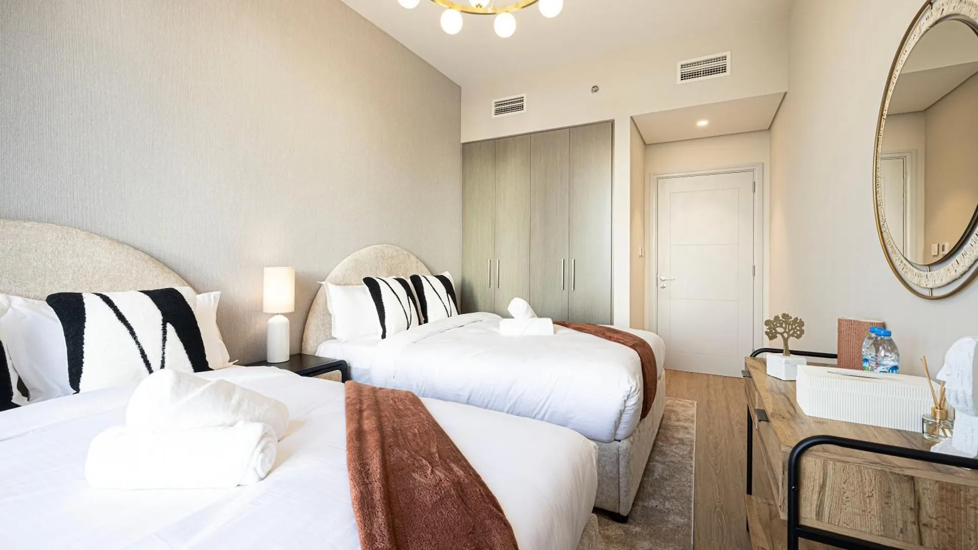 Magnificent - Cozy 2 Bhk Retreat In Downtown Dubai Apartment